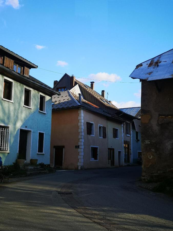 Joli T2 Dans Une Maison De Village Chateauroux-les-Alpes Εξωτερικό φωτογραφία